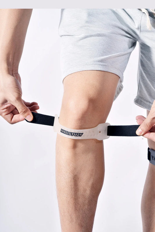 Genouillère rotule entrain de l'installer