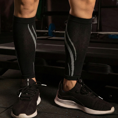 Manchon de compression mollet gros plan à la salle de sport